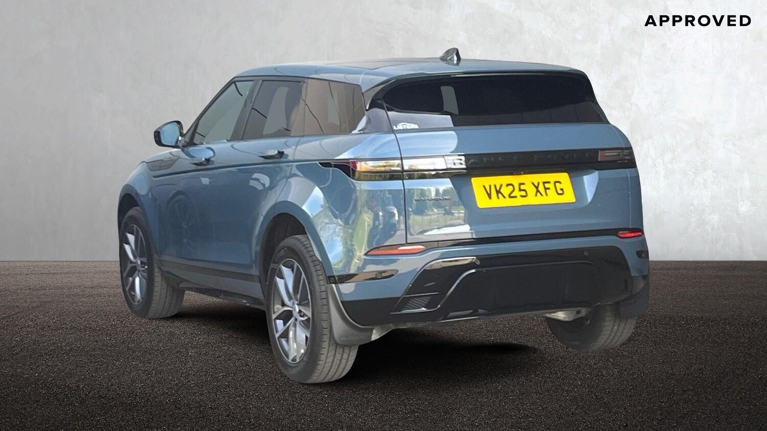 Used Land Rover Range Rover Evoque 2025 for sale - 76110681: Photo 2