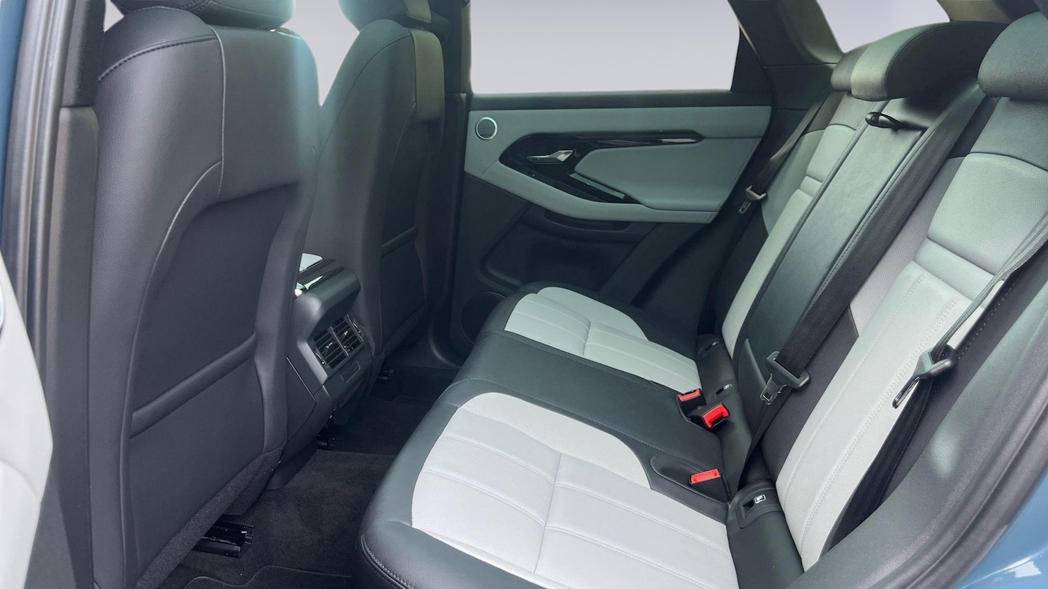 Used Land Rover Range Rover Evoque 2025 for sale - 76110681: Photo 4