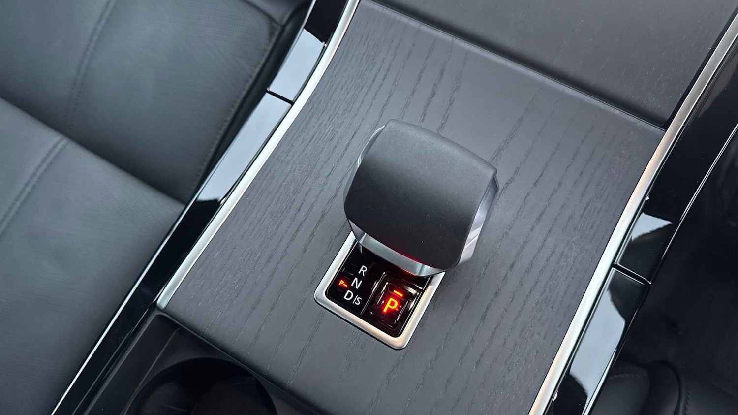 Used Land Rover Range Rover Velar 2025 for sale - 77193063: Photo 13