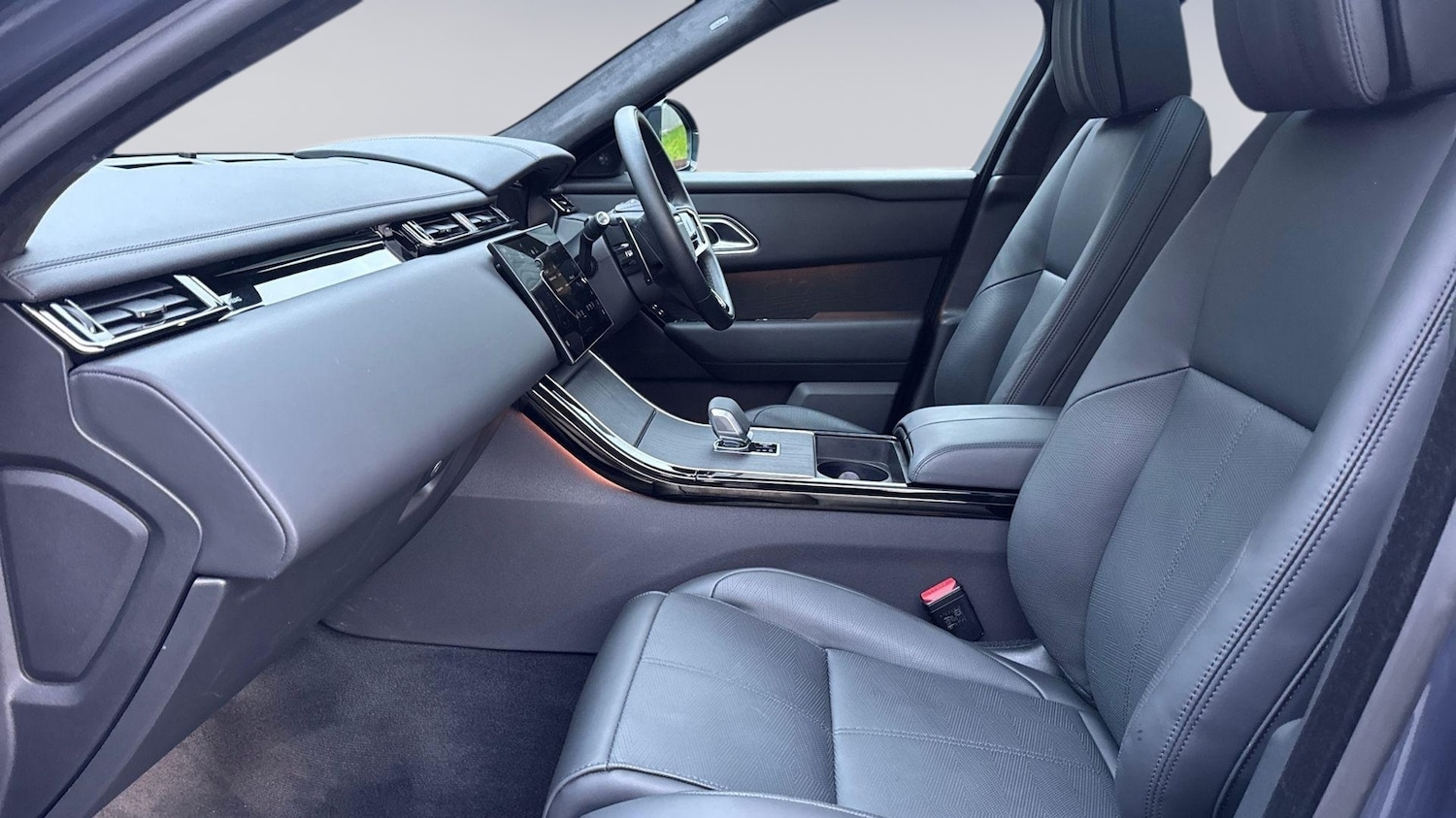 Used Land Rover Range Rover Velar 2025 for sale - 77193063: Photo 3