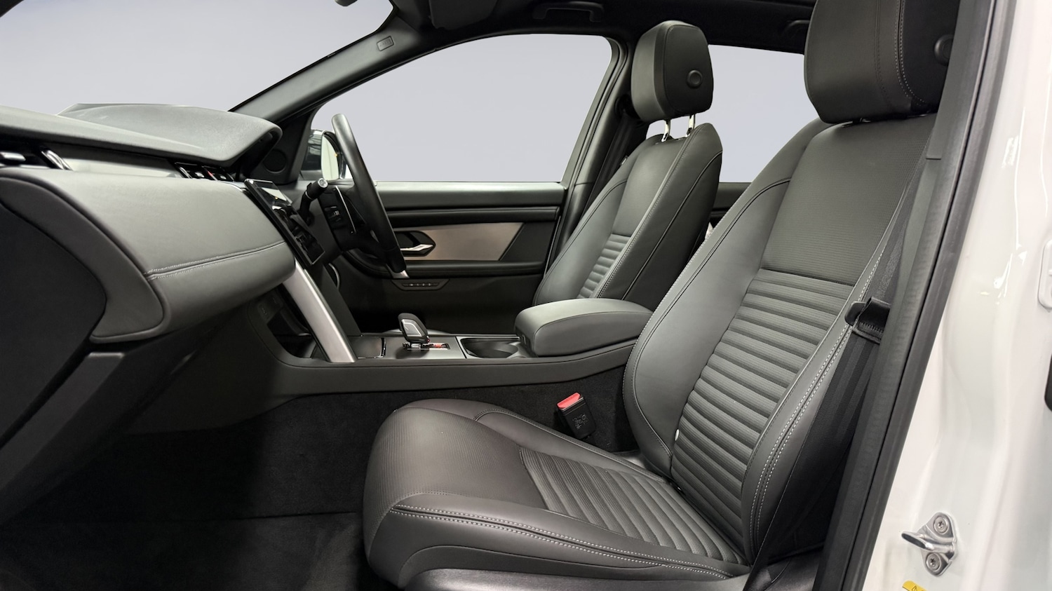 Used Land Rover Discovery Sport 2023 for sale - 76837689: Photo 3