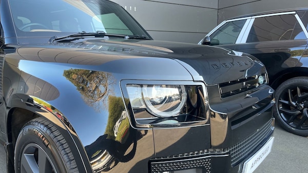Used Land Rover Defender 2023 for sale - 76190599: Photo 17