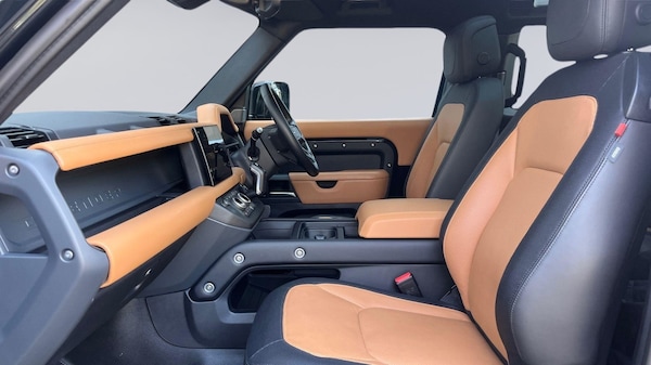 Used Land Rover Defender 2023 for sale - 76190599: Photo 3