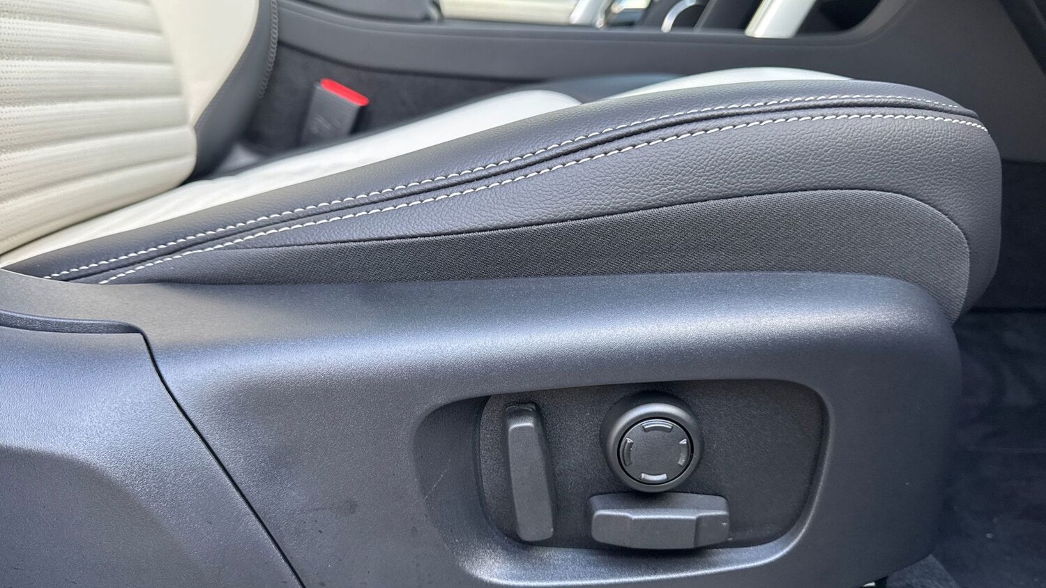 Used Land Rover Discovery Sport 2026 for sale - 77480002: Photo 25