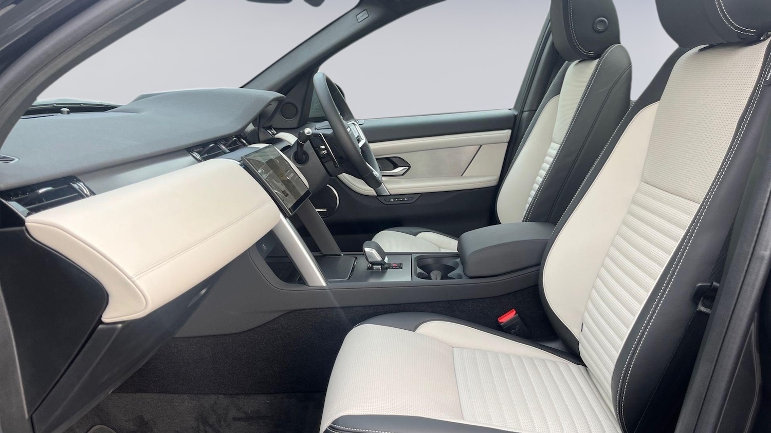 Used Land Rover Discovery Sport 2025 for sale - 76216703: Photo 3