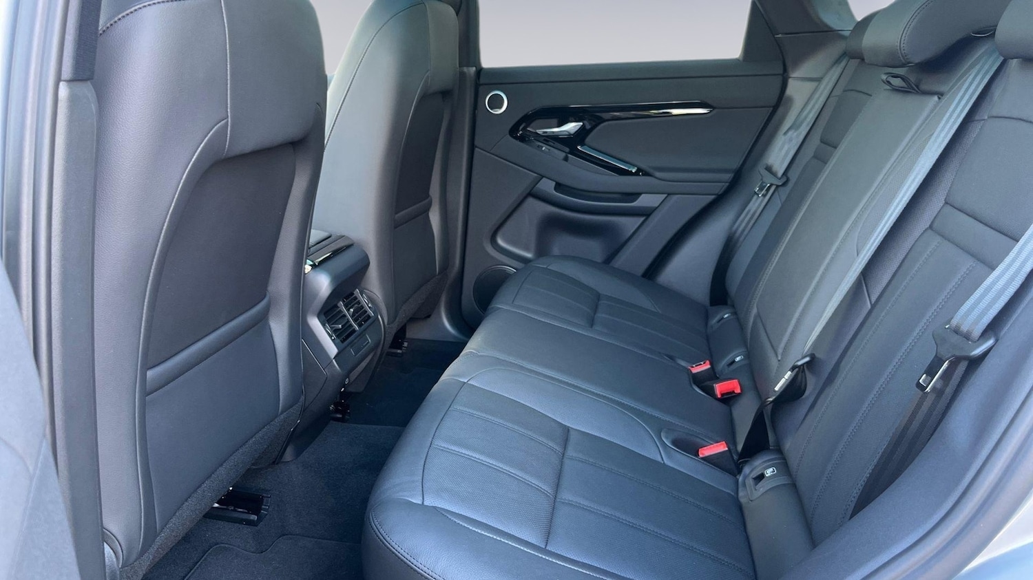 Used Land Rover Range Rover Evoque 2025 for sale - 76123991: Photo 4