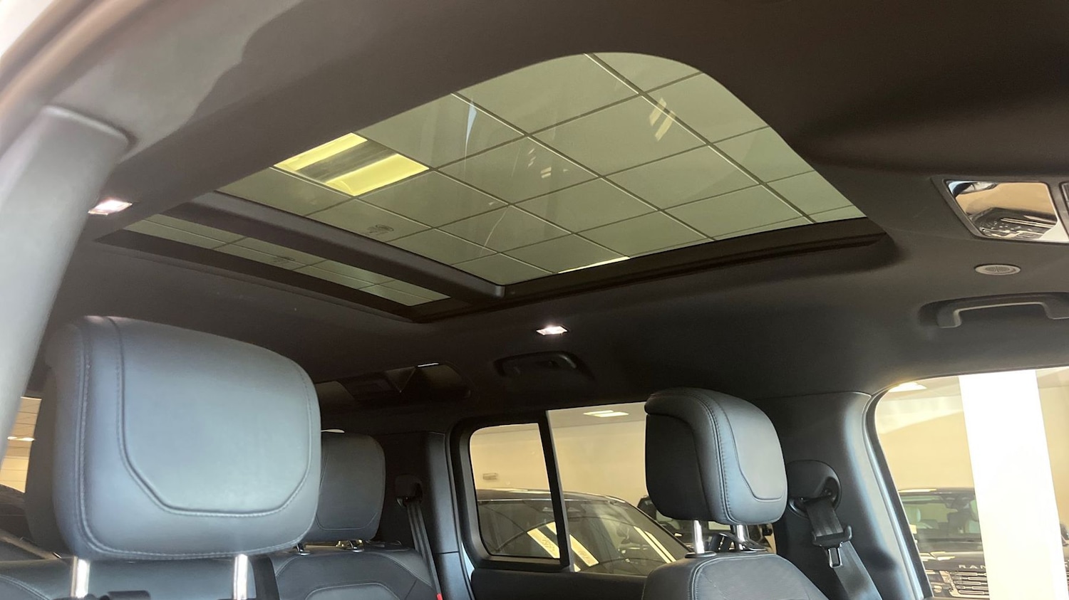 Used Land Rover Defender 2023 for sale - 76716710: Photo 21