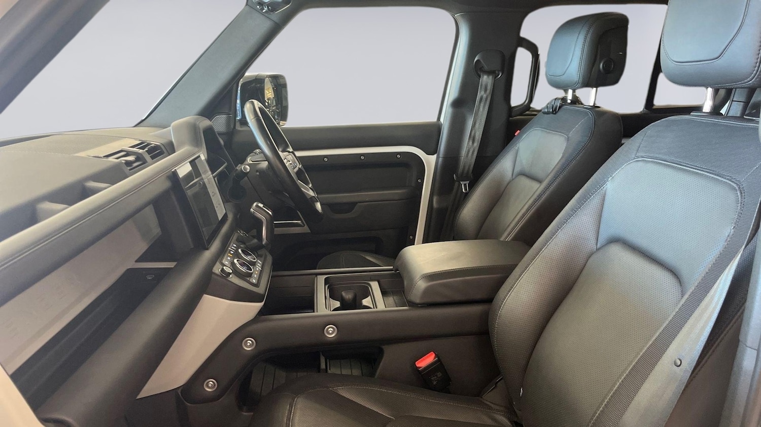 Used Land Rover Defender 2023 for sale - 76716710: Photo 3