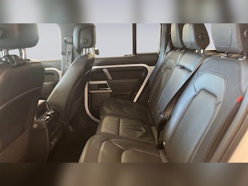 Used Land Rover Defender 2023 for sale - 76716710: Photo