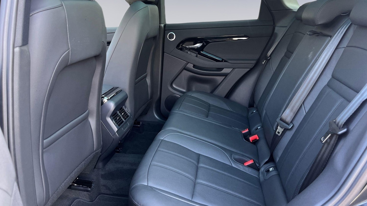 Used Land Rover Range Rover Evoque 2025 for sale - 76111144: Photo 4