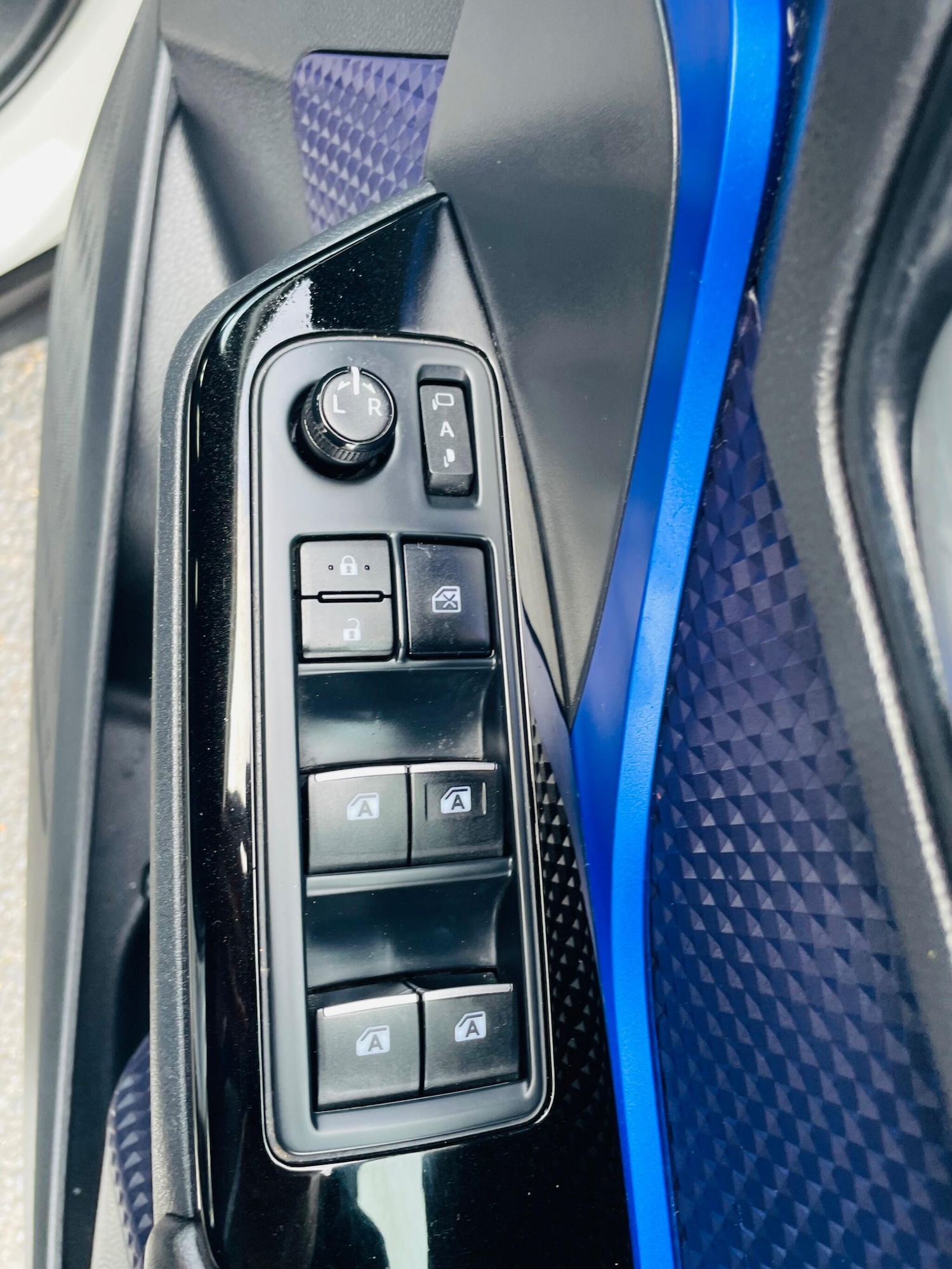 Used Toyota C-HR for sale - 77909577: Photo 19