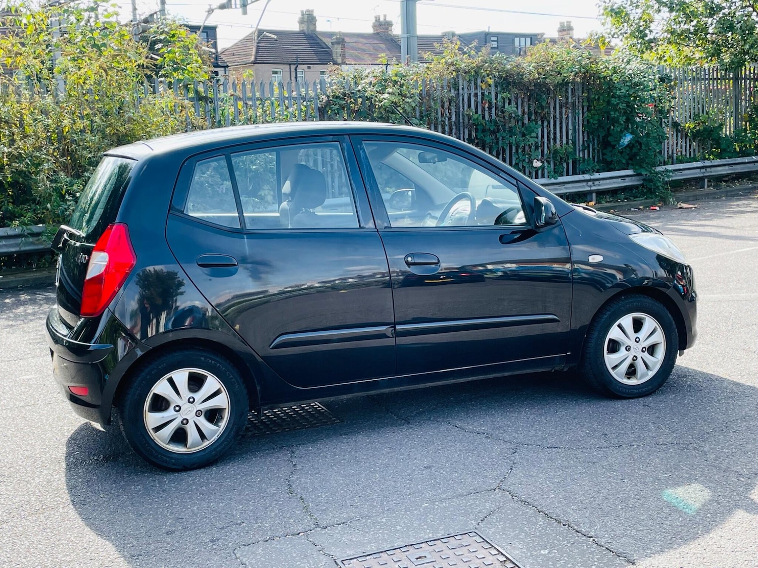 Used Hyundai i10 2011 for sale - 76109306: Photo 10