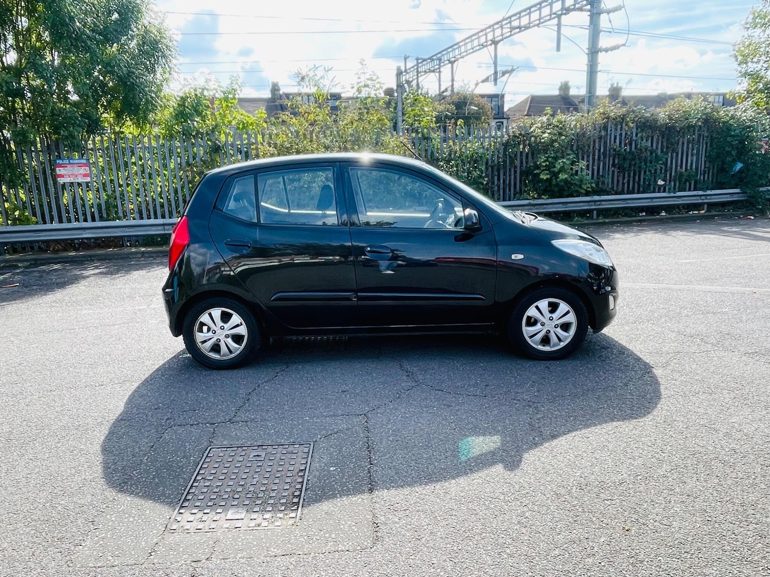 Used Hyundai i10 2011 for sale - 76109306: Photo 11