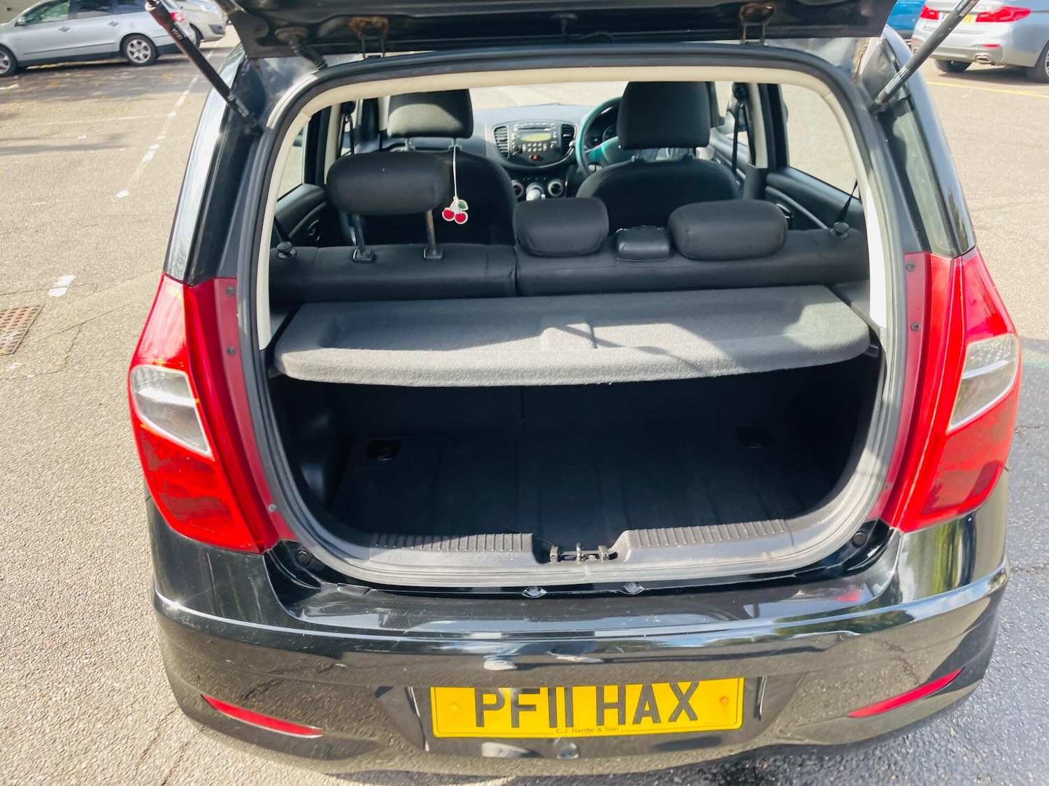 Used Hyundai i10 2011 for sale - 76109306: Photo 16