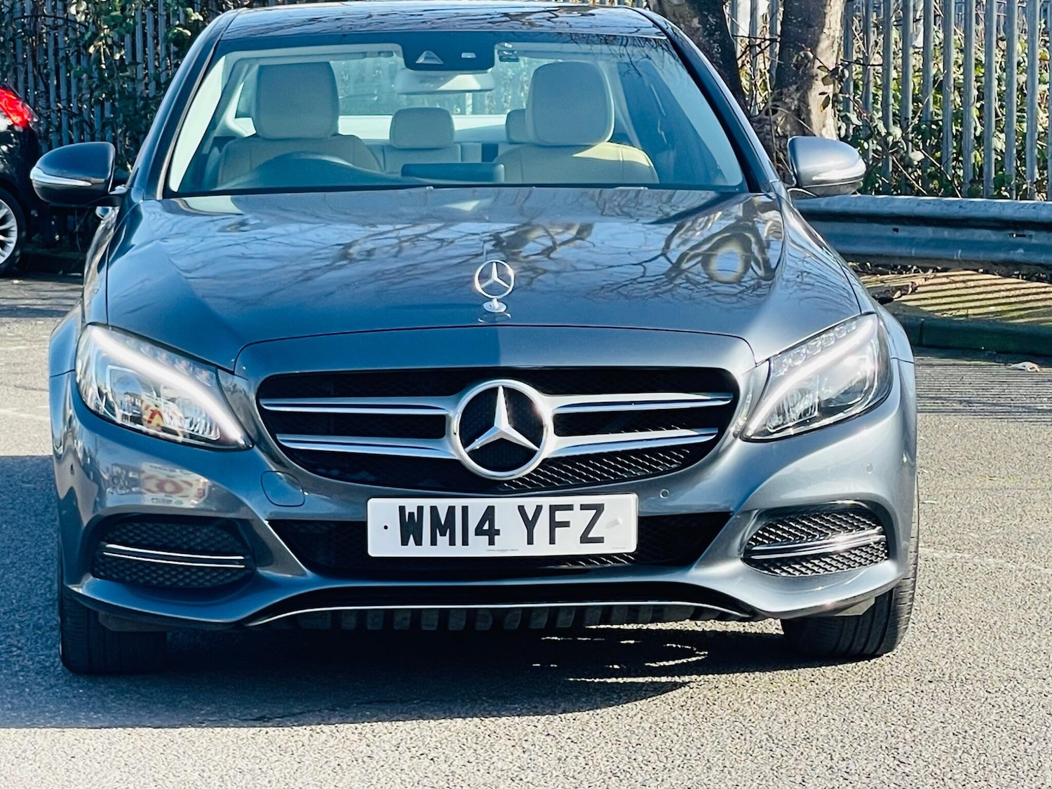 Used Mercedes-Benz C Class 2014 for sale - 77670372: Photo 2