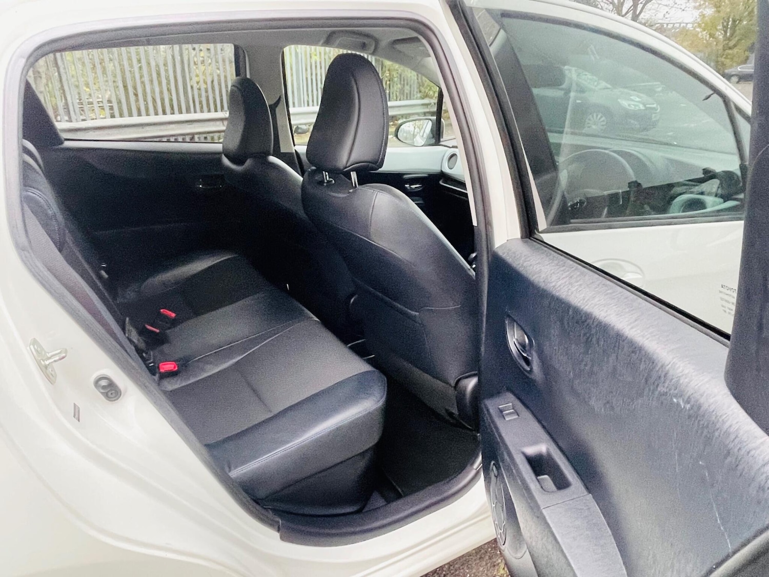 Used Toyota Yaris for sale - 76727238: Photo 16