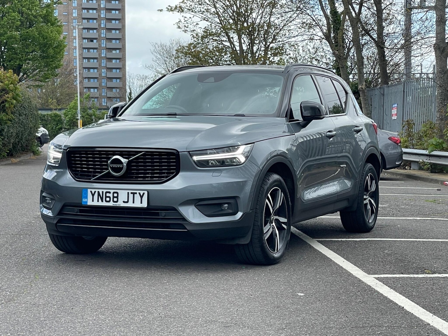 Used Volvo XC40 2018 for sale - 78220304: Photo 2