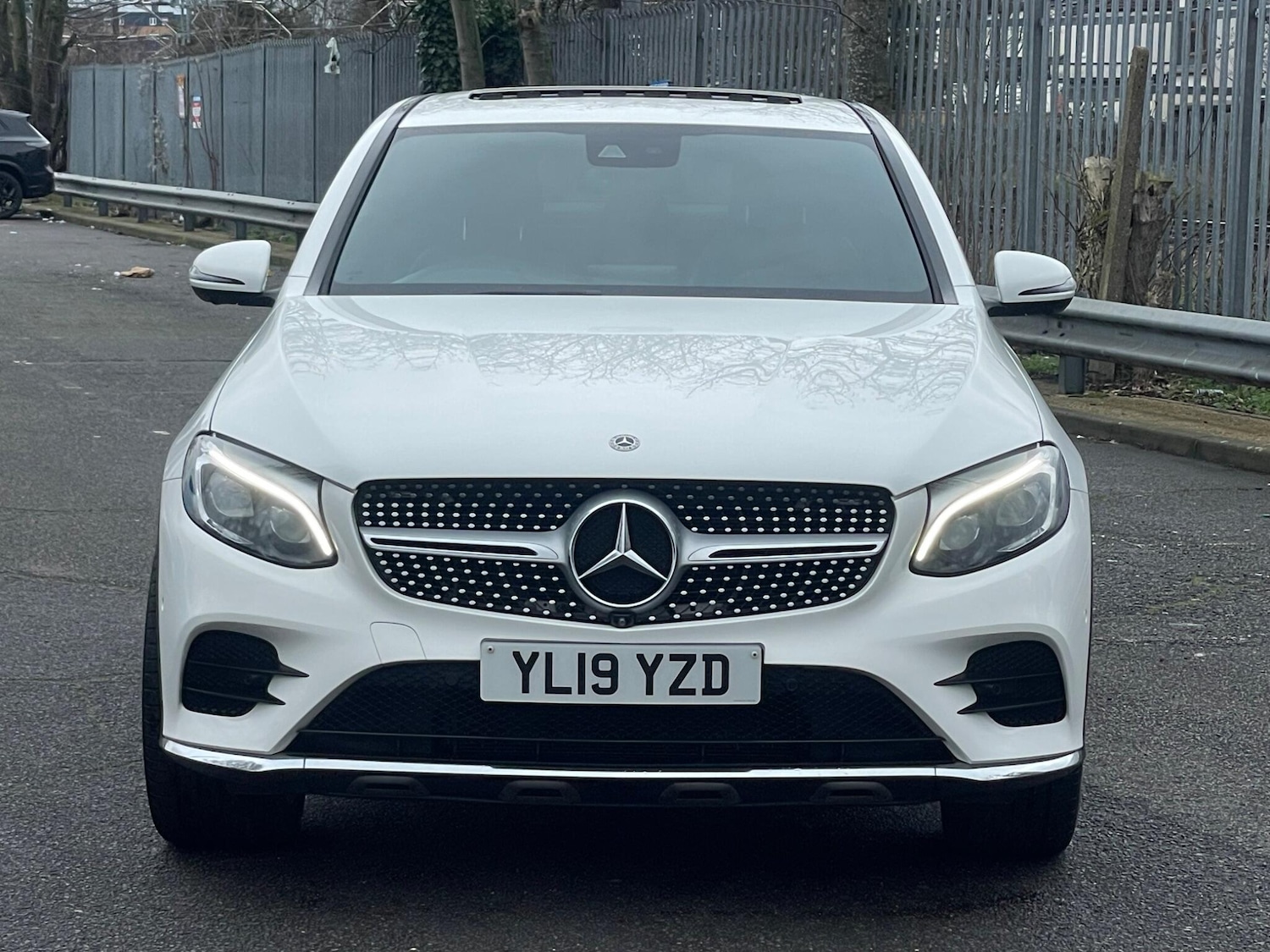 Used Mercedes-Benz GLC 2019 for sale - 77612937: Photo 2
