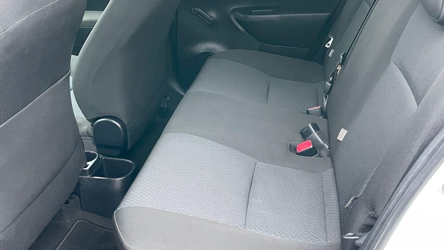 Used Toyota Yaris 2013 for sale - 77020953: Photo 21