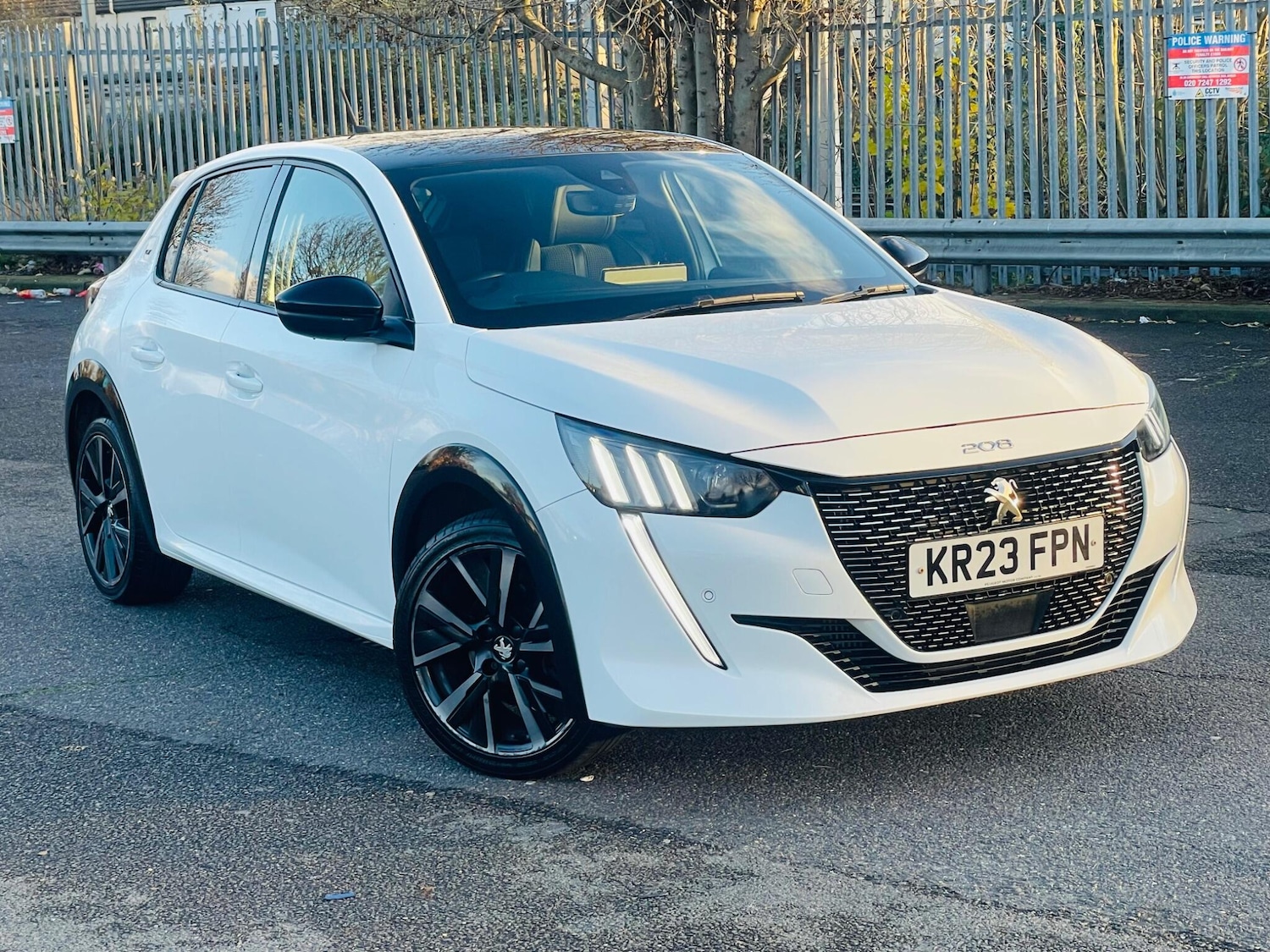 Used Peugeot 208 for sale - 76786432: Photo 1