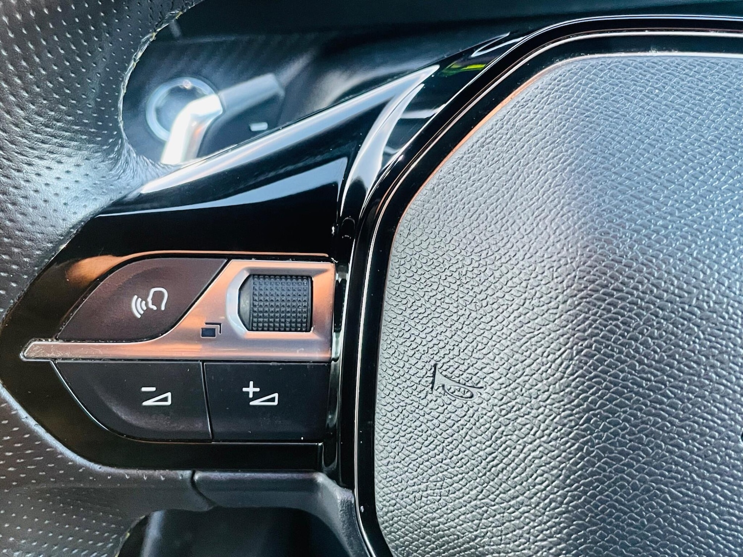 Used Peugeot 208 for sale - 76786432: Photo 25