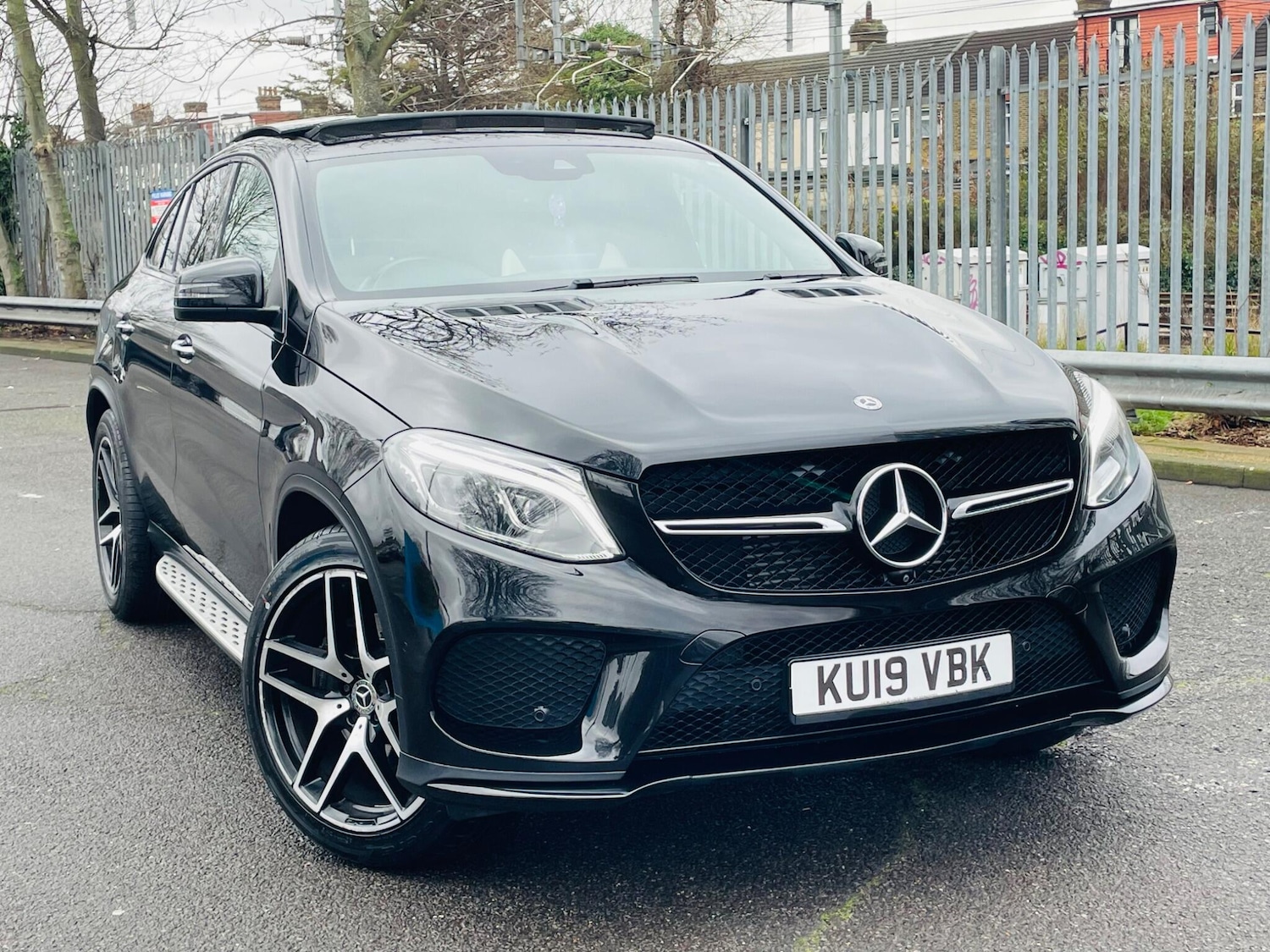 Used Mercedes-Benz GLE for sale - 77320392: Photo 2