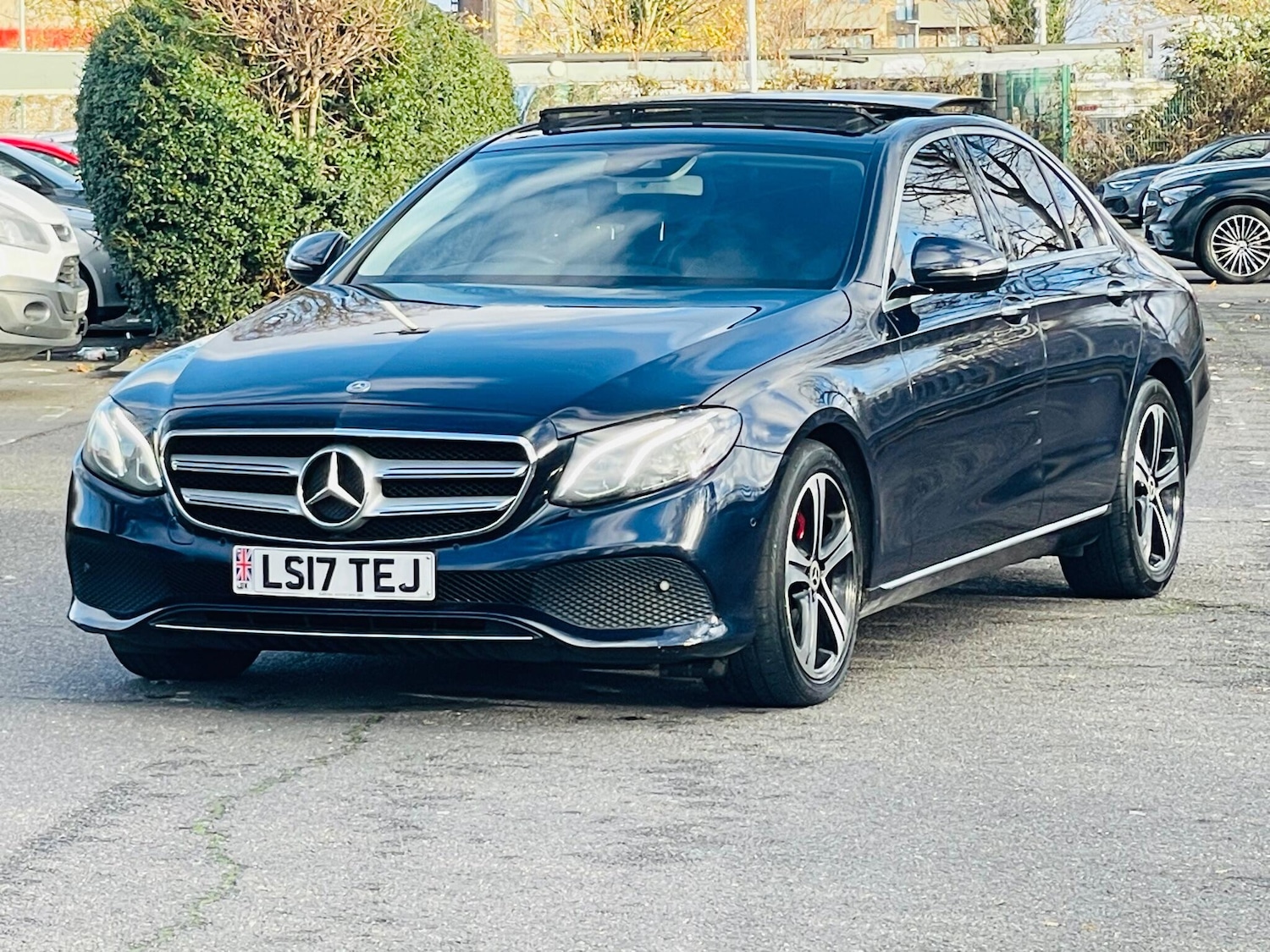 Used Mercedes-Benz E Class 2017 for sale - 76913890: Photo 2