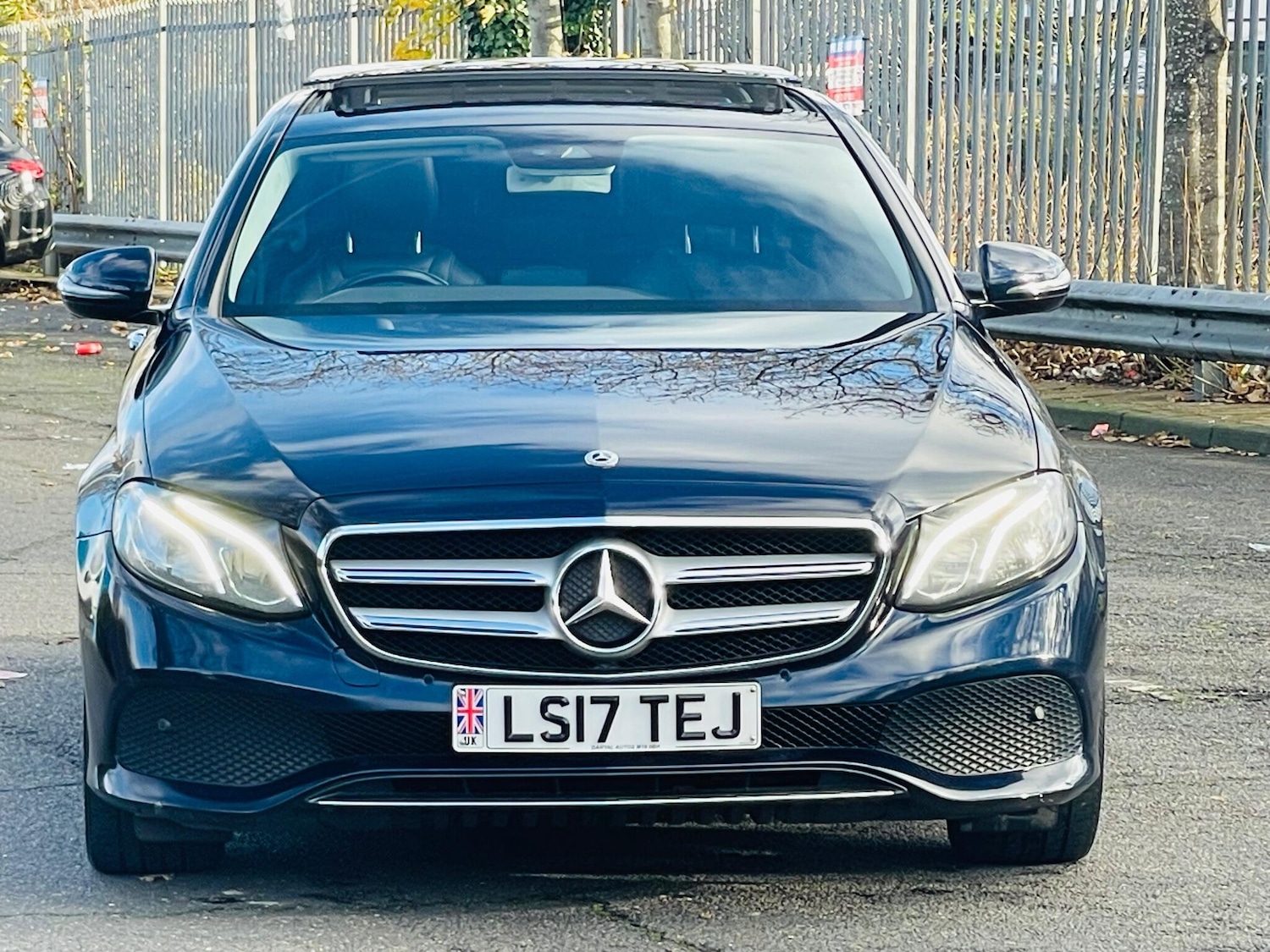 Used Mercedes-Benz E Class 2017 for sale - 76913890: Photo 3