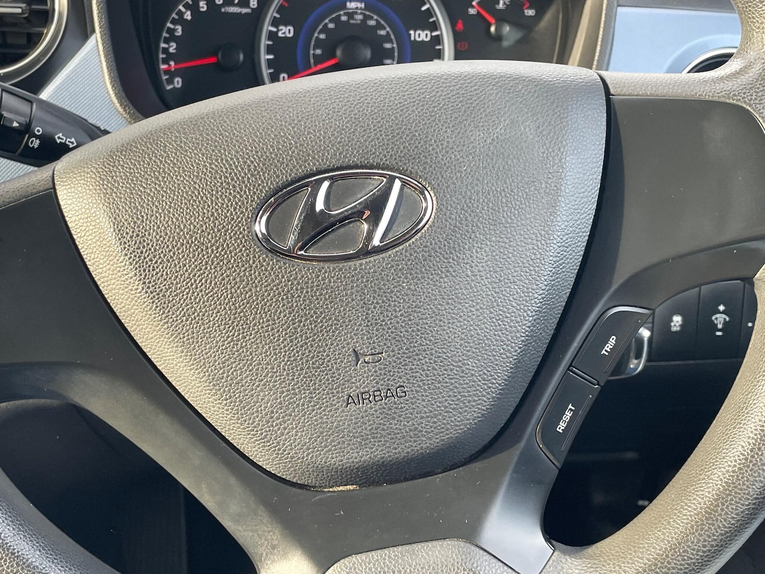 Used Hyundai i10 2015 for sale - 77040129: Photo 24