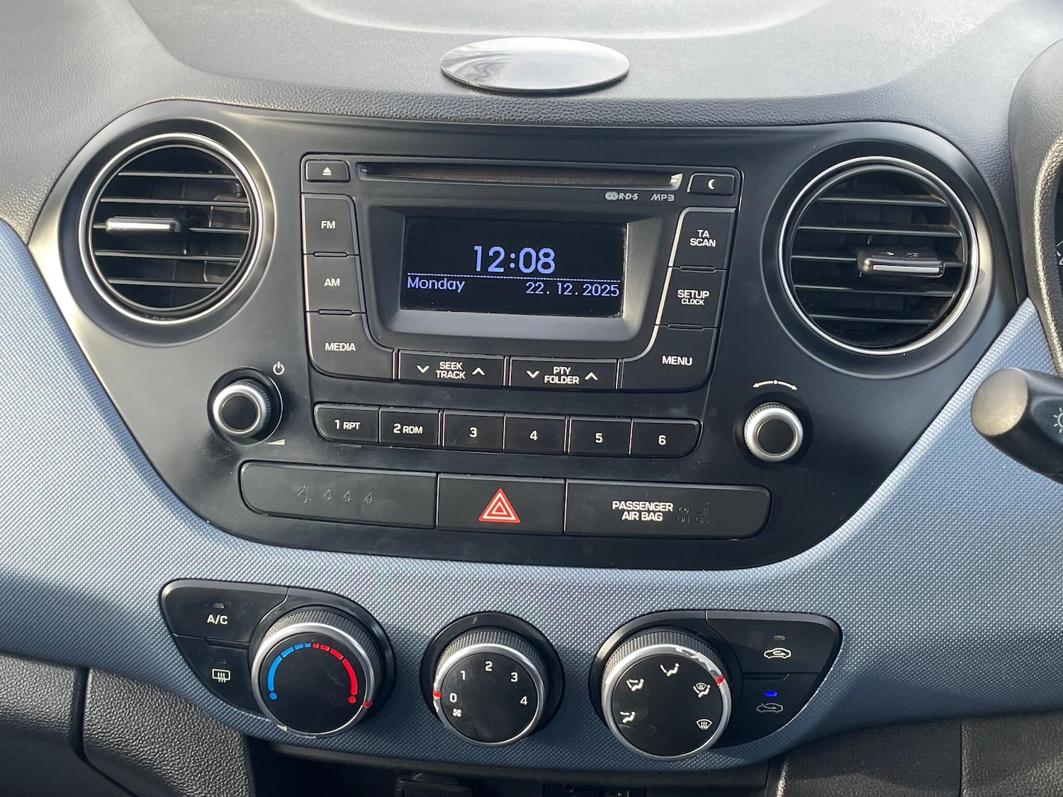 Used Hyundai i10 2015 for sale - 77040129: Photo 25