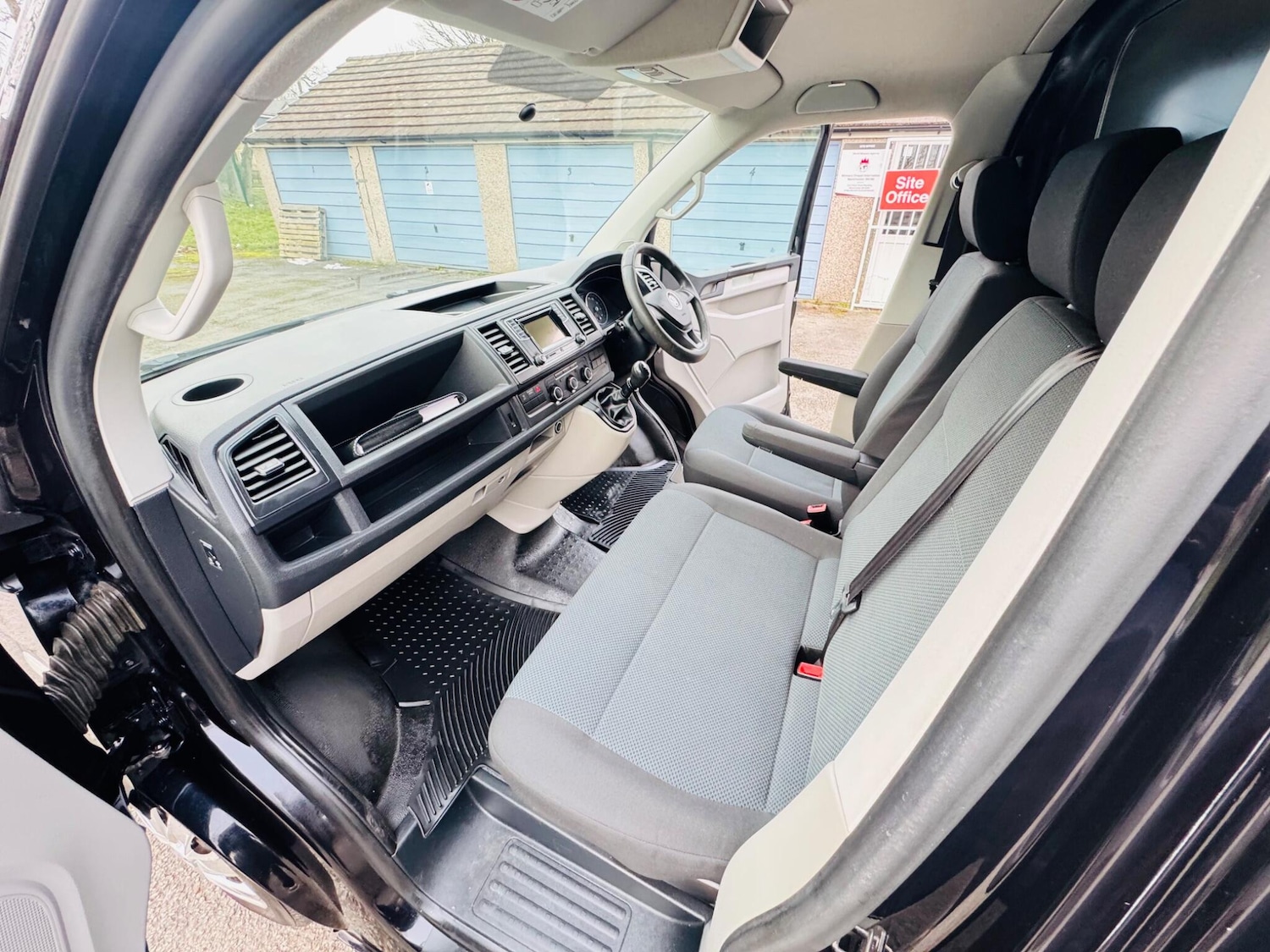 Used Volkswagen Transporter 2017 for sale - 77705498: Photo 11