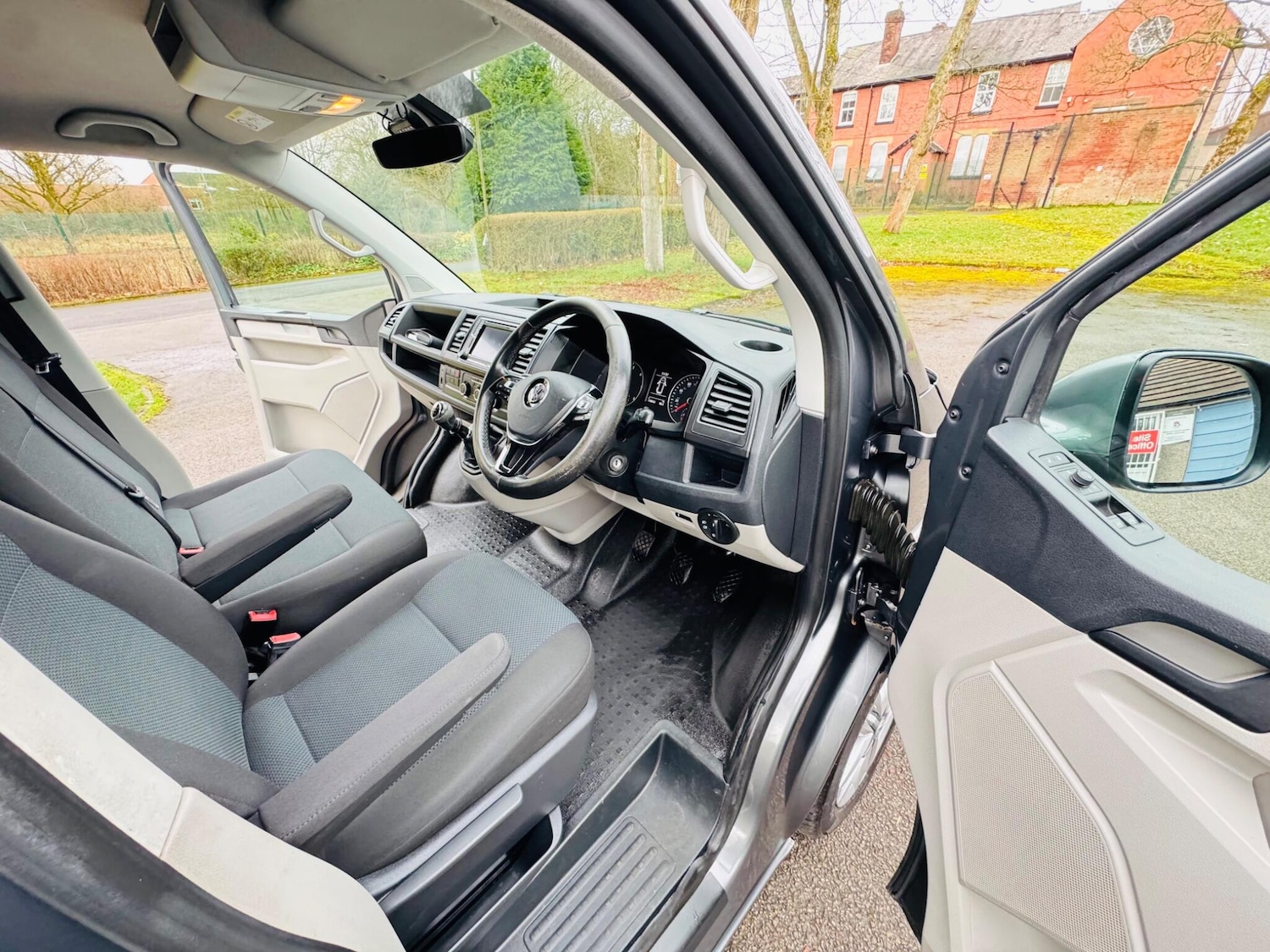 Used Volkswagen Transporter 2017 for sale - 77468003: Photo 12