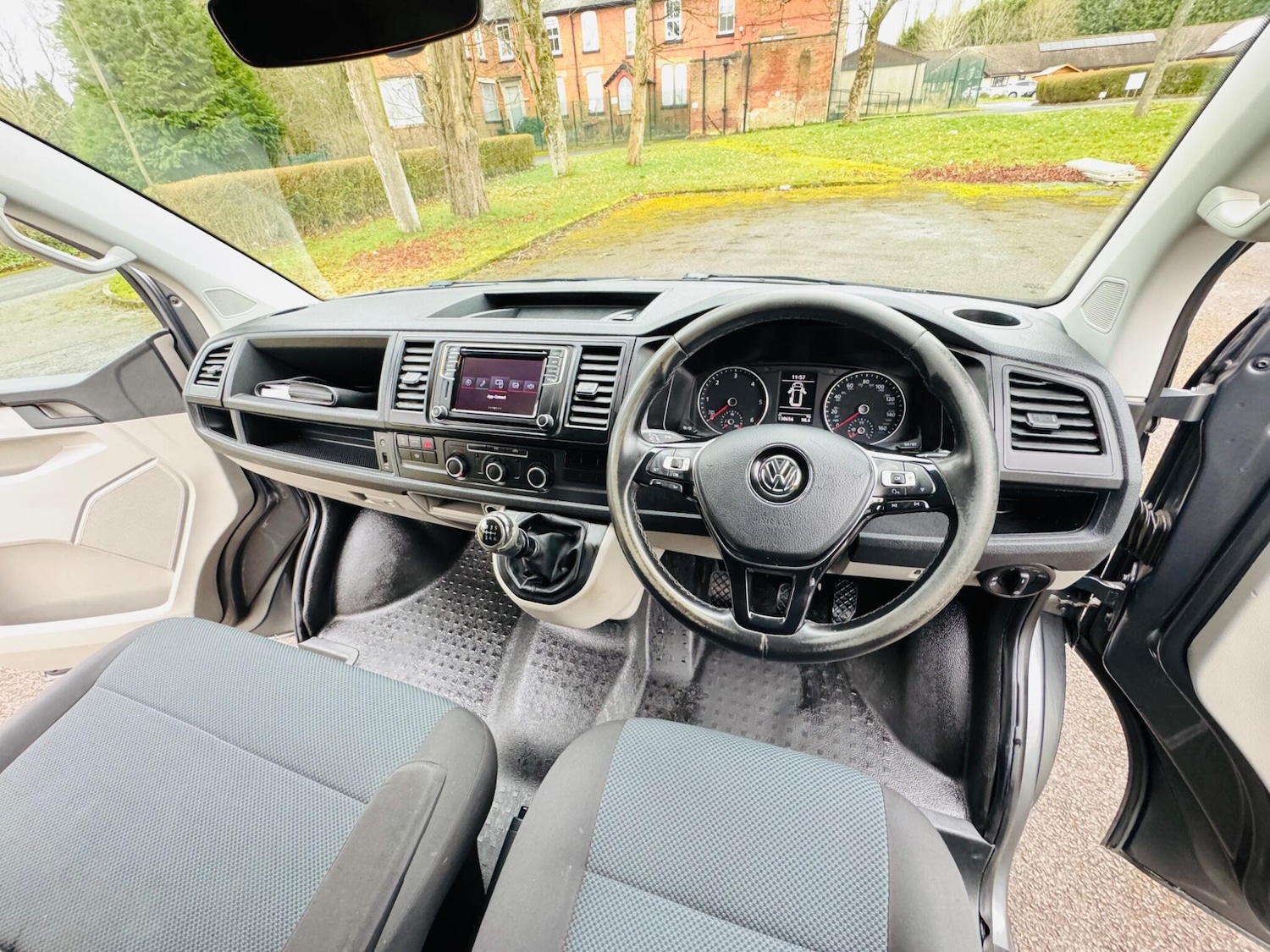 Used Volkswagen Transporter 2017 for sale - 77468003: Photo 14