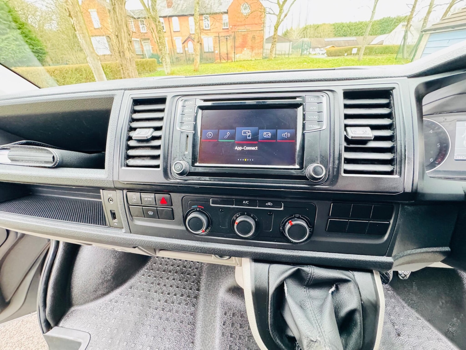 Used Volkswagen Transporter 2017 for sale - 77468003: Photo 16