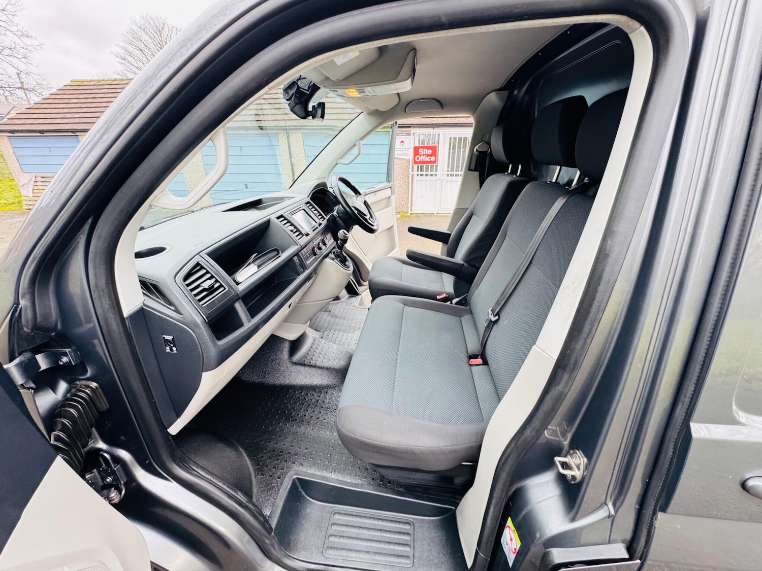 Used Volkswagen Transporter 2017 for sale - 77468003: Photo 9