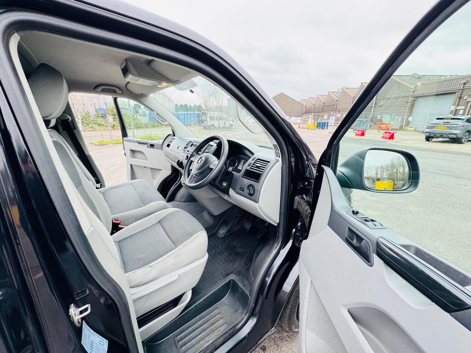 Used Volkswagen Transporter 2015 for sale - 77387015: Photo 11