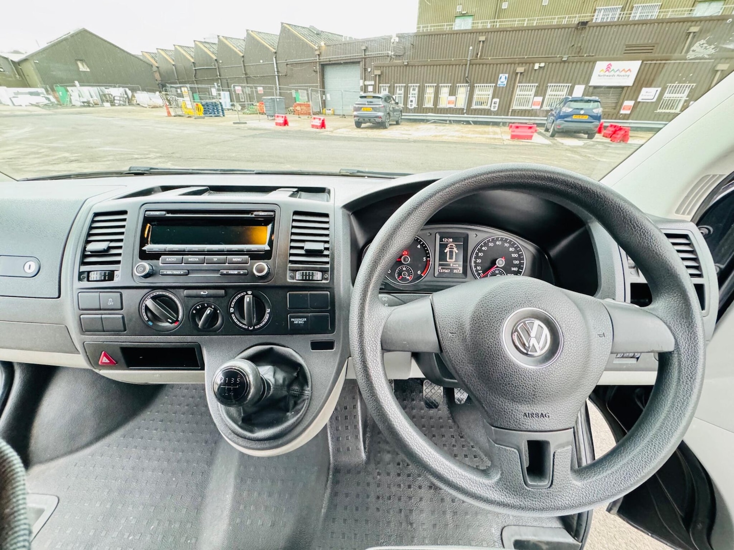 Used Volkswagen Transporter 2015 for sale - 77387015: Photo 14