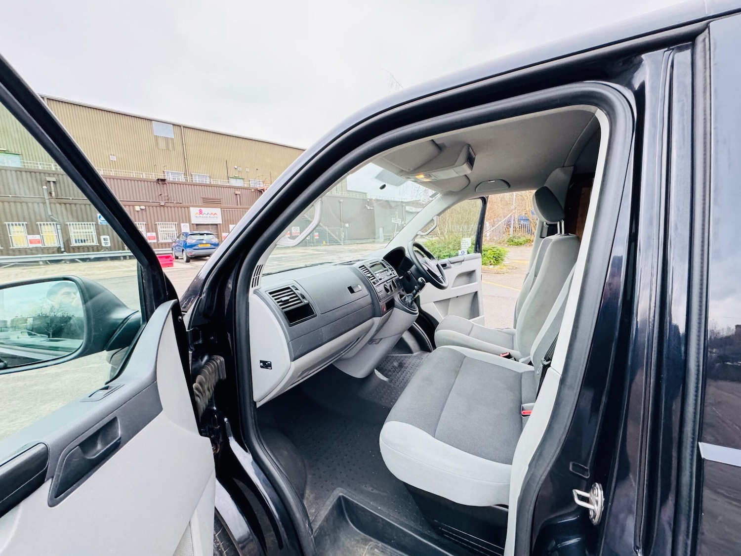 Used Volkswagen Transporter 2015 for sale - 77387015: Photo 8