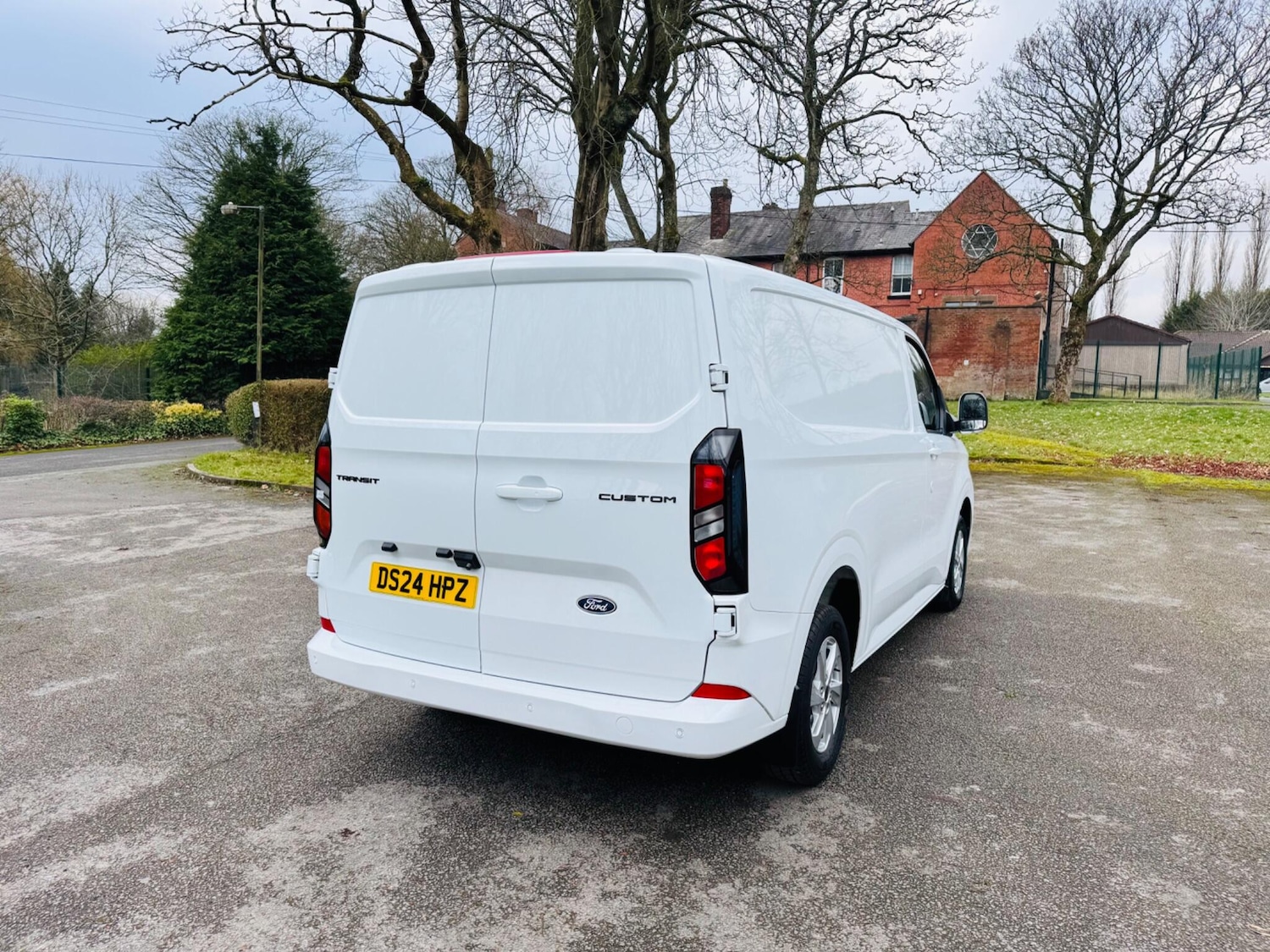 Used Ford Transit Custom 2024 for sale - 77969768: Photo 2