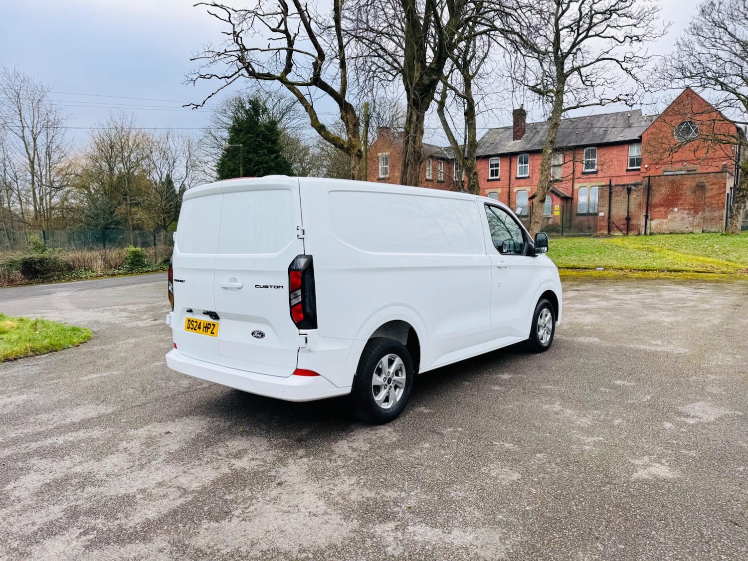 Used Ford Transit Custom 2024 for sale - 77898624: Photo 2