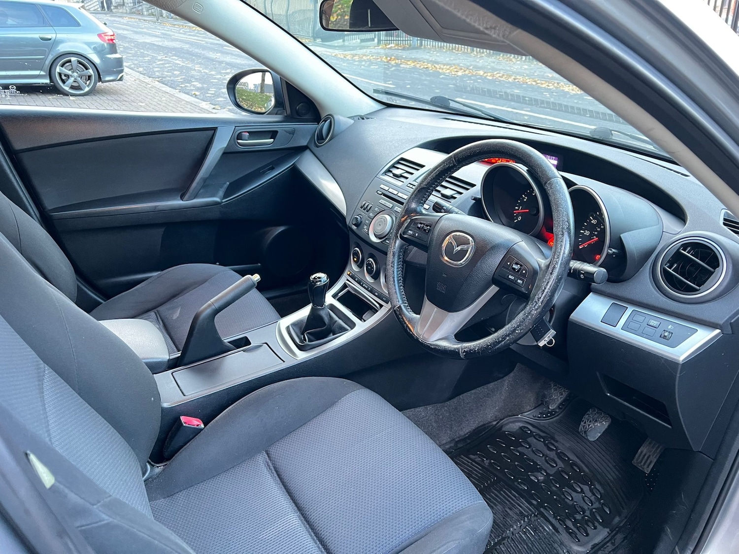 Used Mazda Mazda3 2010 for sale - 76455420: Photo 6