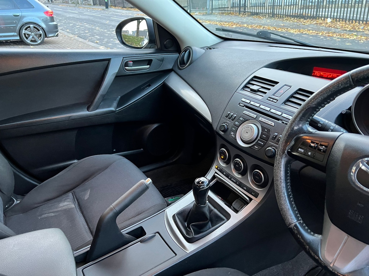 Used Mazda Mazda3 2010 for sale - 76455420: Photo 8