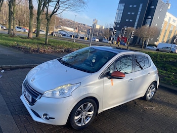 Used Peugeot 208 2015 for sale - 77390049: Photo