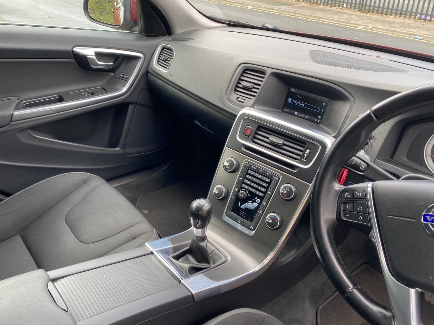 Used Volvo V60 2013 for sale - 77977284: Photo 11