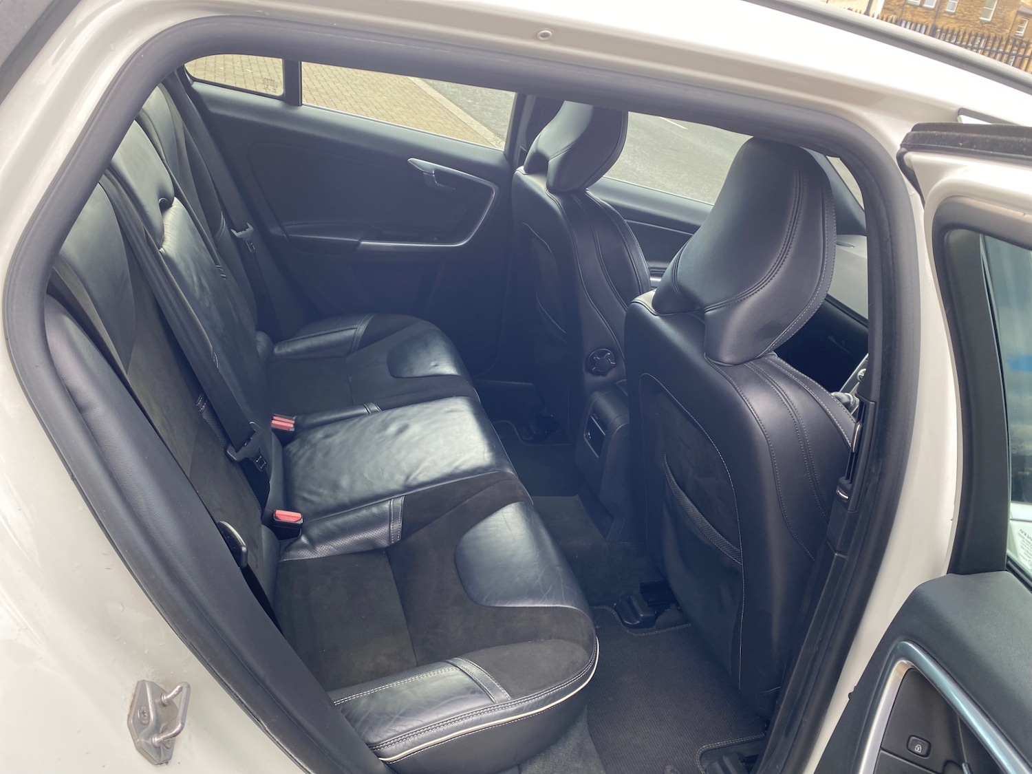 Used Volvo V60 2014 for sale - 78112394: Photo 10