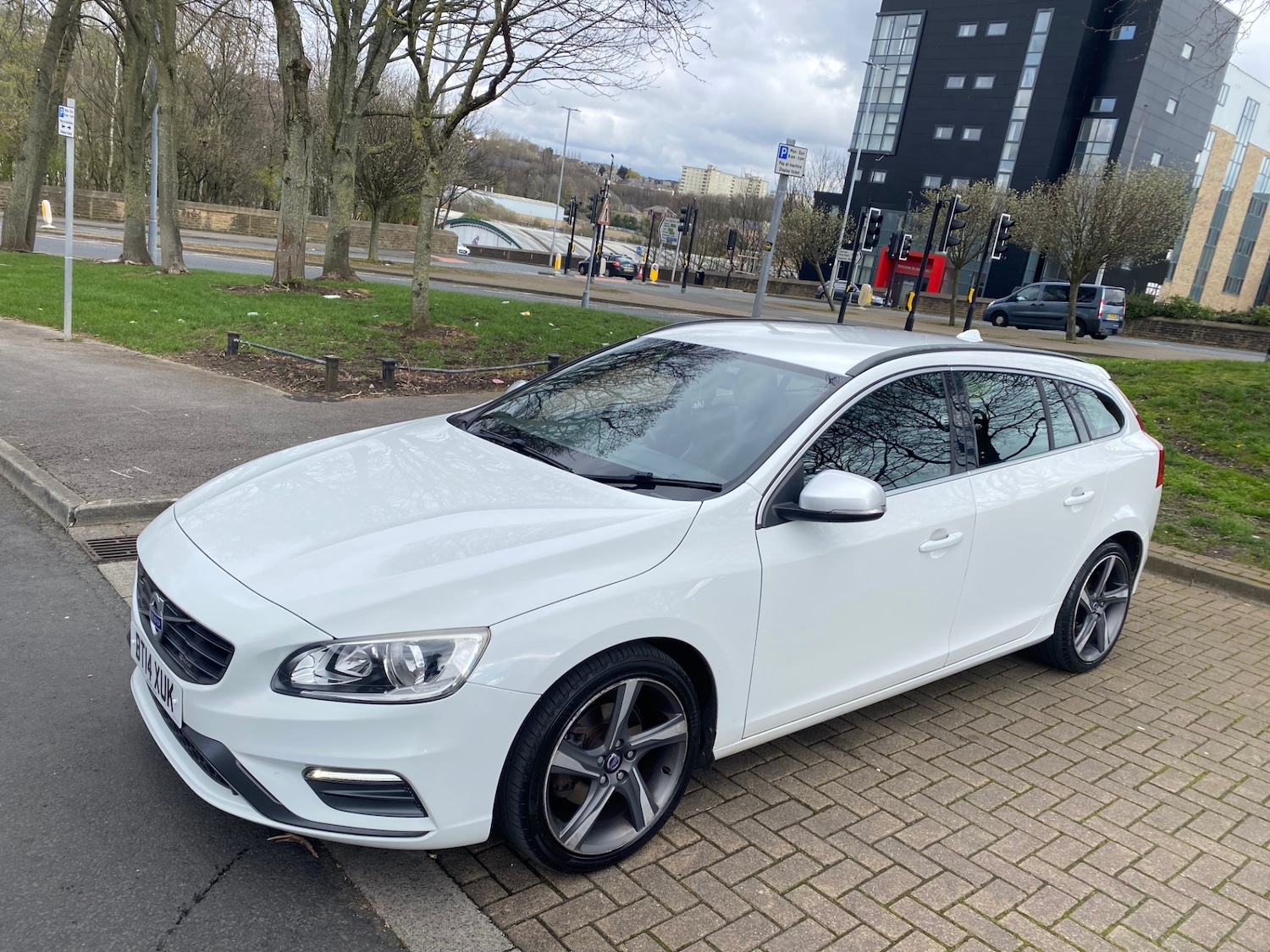 Used Volvo V60 2014 for sale - 78112394: Photo 3