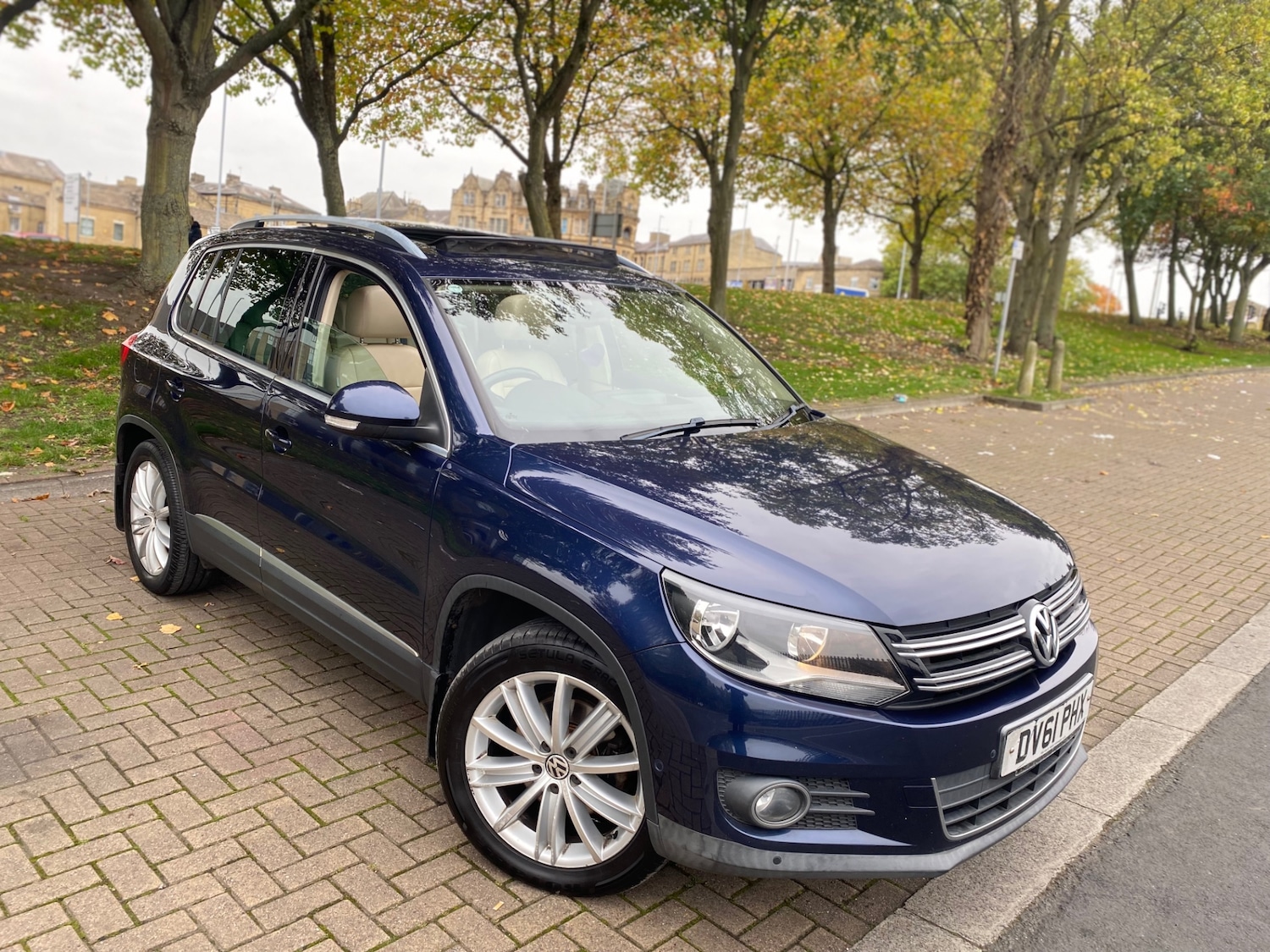 Used Volkswagen Tiguan 2011 for sale - 76293450: Photo 1