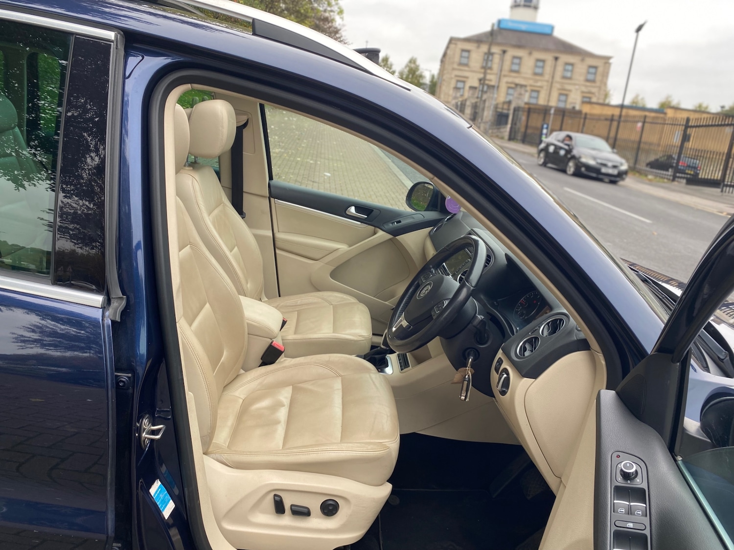 Used Volkswagen Tiguan 2011 for sale - 76293450: Photo 10