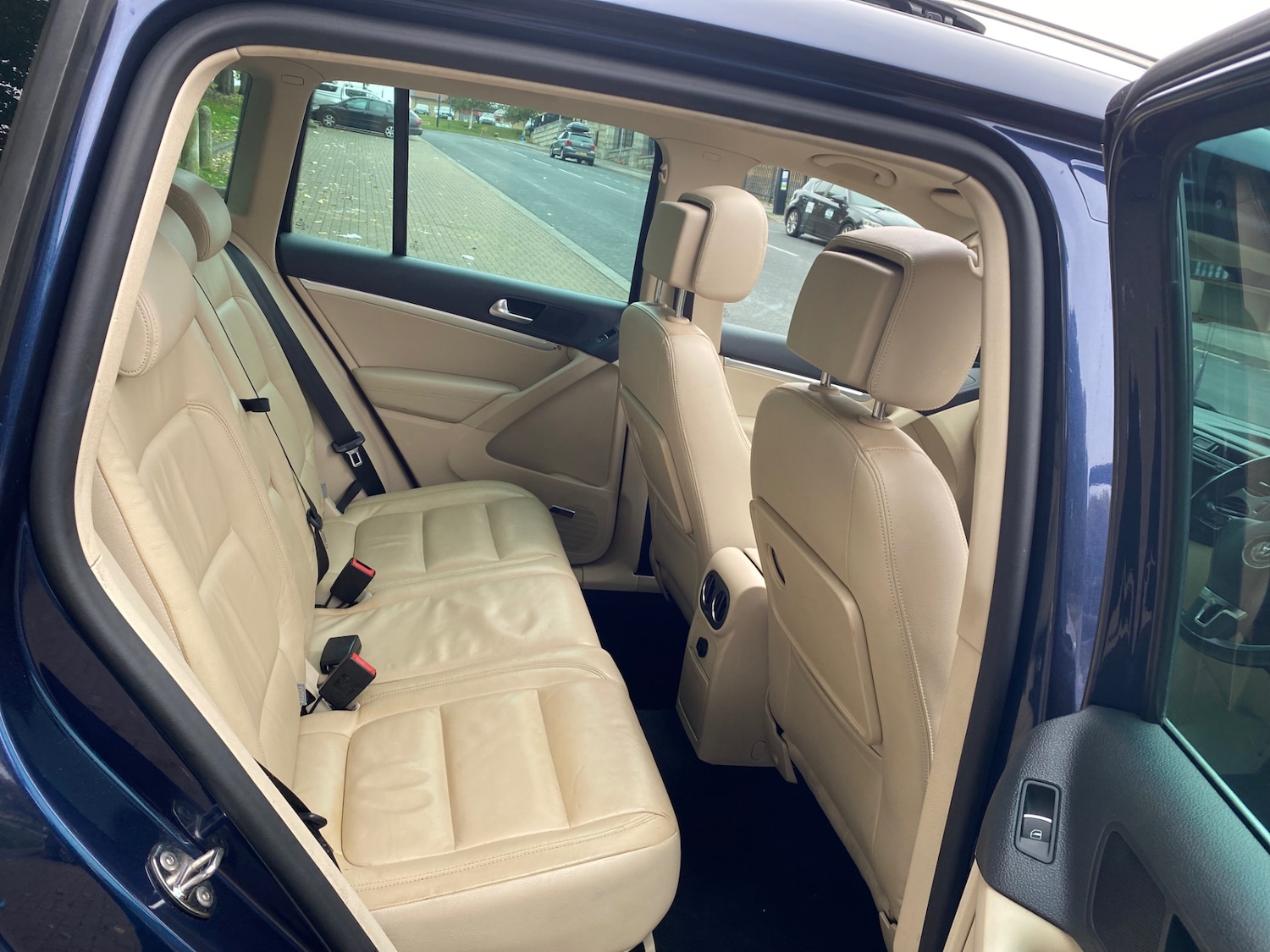 Used Volkswagen Tiguan 2011 for sale - 76293450: Photo 11
