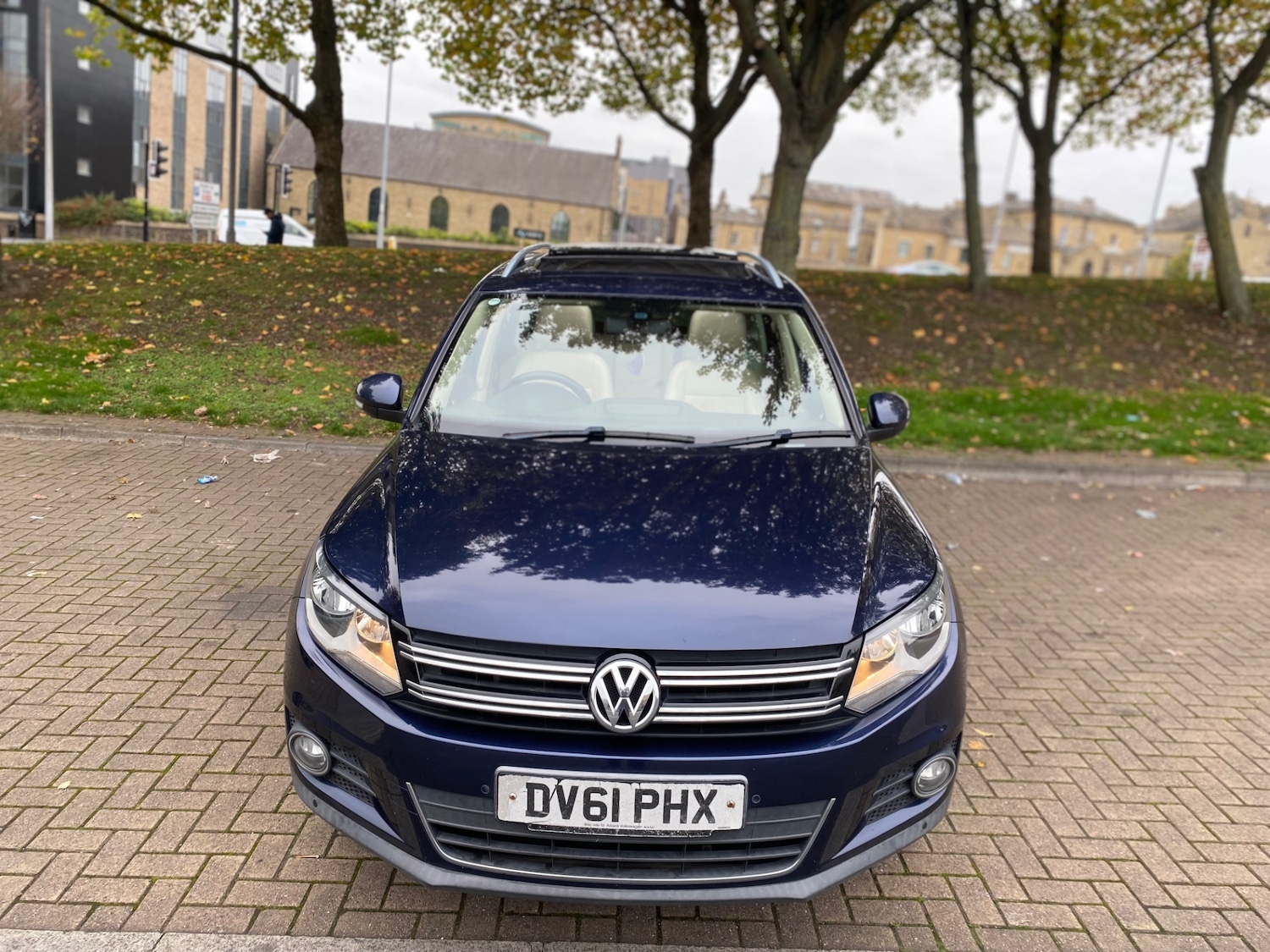 Used Volkswagen Tiguan 2011 for sale - 76293450: Photo 2
